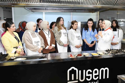 Gaziantep'te Anne Adayları ve Ebeler Mutfakta Buluştu: Yöresel Lezzetlerle Sağlıklı Gebelik