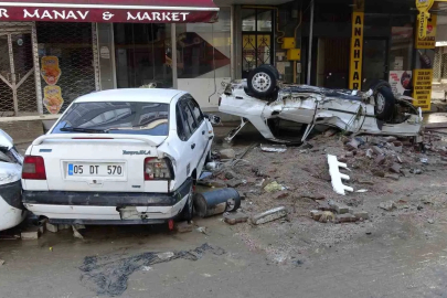 Samsun’da Korkutan Manzara: Sel Araçları Sürükledi, İş Yerleri Harabeye Döndü