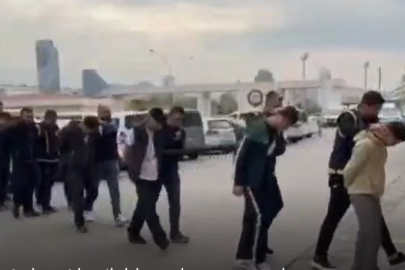 Sosyal Medyada Silahla Poz Verdiler, Polis Şafakta Kapılarını Çaldı