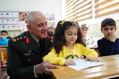 İlk Harflerini Mehmetçik İçin Yazan Miniklere Askerden Sürpriz