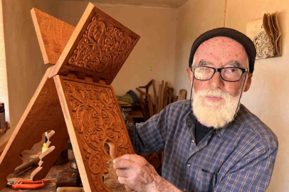 Tescilli Maraş Rahlesi Adem Ustanın Ellerinde Geleceğe Taşınıyor