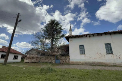 Ecdada ait 143 yıllık cami restorasyon bekliyor
