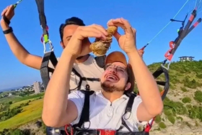 Gökyüzünde Sıra Dışı Ziyafet: Yamaç Paraşütü Yaparken Şırdan Yedi!
