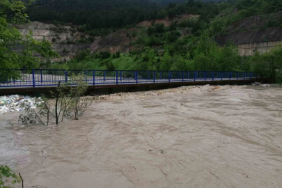 Sivas'ta Baraj Kapakları Açıldı: Kelkit Çayı Taştı, O Köprü Trafiğe Kapatıldı