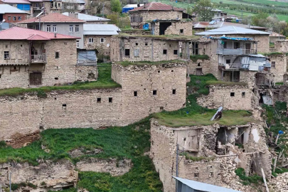 Sivas'ın Gizli Mardin'i: 8 Asırlık Çiğdemli Köyü Taş Evleriyle Büyülüyor