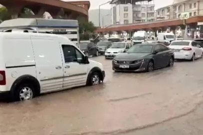 Siirt’te sağanak yağış sele neden oldu, iş yerleri ve seralar zarar gördü
