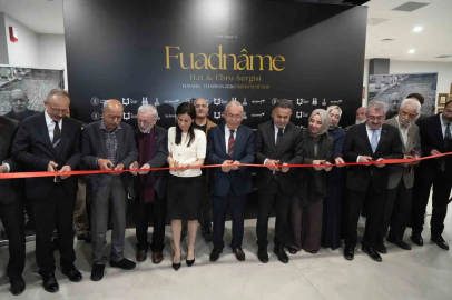 Fuat Başar ve sekiz kuşak öğrencilerinin eserleri "Fuadname Hat ve Ebru Sergisi"ne buluştu
