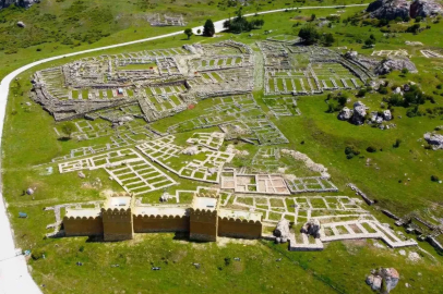UNESCO mirası Hattuşa’da 7 bin yıllık tarihe yürüyüş: Doğaseverler Hitit Yolu’nda buluştu
