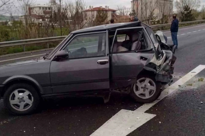 Minibüs park halindeki otomobile çarptı: 3 ölü, 5 yaralı