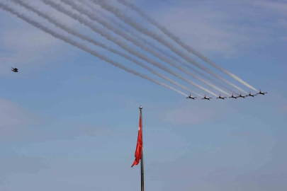 Türk Yıldızları ve SOLOTÜRK’ten Samsun semalarında nefes kesen gösteri

