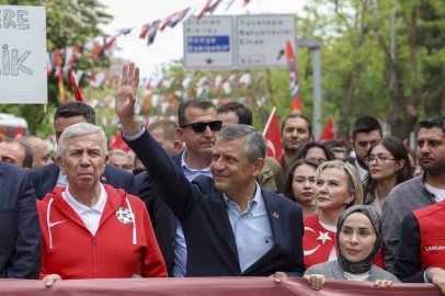 CHP Genel Başkanı Özel: "Gençler Cumhuriyet’e ve Cumhuriyet’in kazanımlarına sahip çıkmaya kararlı"
