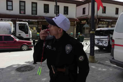 15 yıldır evinde polis üniformasıyla gezen Mert’in polis olma hayali gerçek oldu
