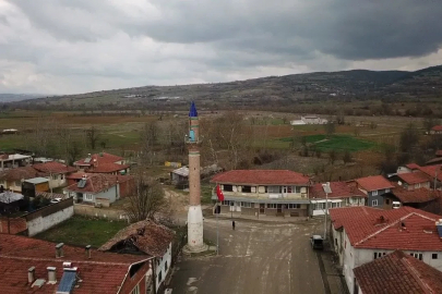 Camisiz minare köyün sembolü oldu
