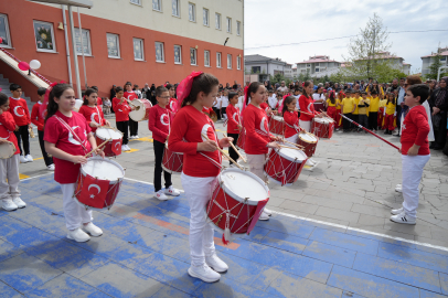 Miniklerden 19 Mayıs’a coşkulu kutlama