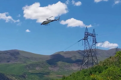 Karakaya Barajı ana elektrik iletim hattında helikopter destekli bakım
