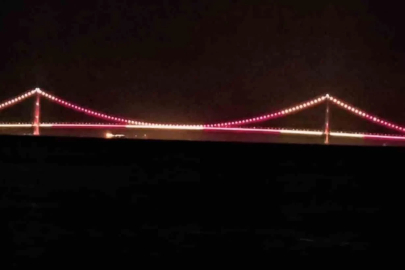 Çanakkale Köprüsü sarı kırmızılı renklerle aydınlatıldı
