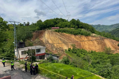 Ordu’da heyelan: O anlar kamerada
