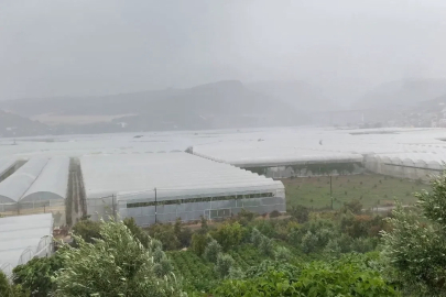 Mersin’de meteorolojinin uyarısı sonrası yağış etkili oluyor
