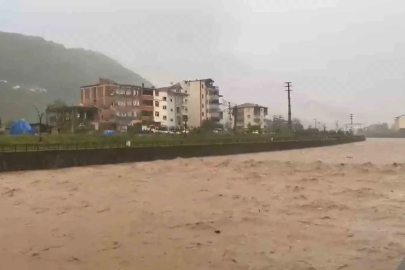 Trabzon’un Araklı ilçesinde şiddetli yağış
