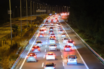 Anadolu Otoyolu'nun Düzce geçişinde trafik durma noktasına geldi 