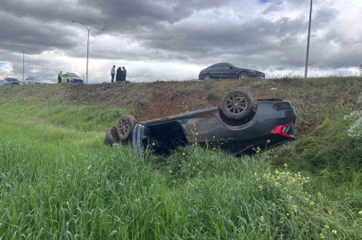 Erzincan’da şarampole devrilen otomobildeki 4 kişi yaralandı