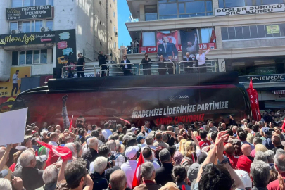 Özgür Özel: Derhal kurultay yapın, partiyi seçilmiş bir genel başkana kavuşturun