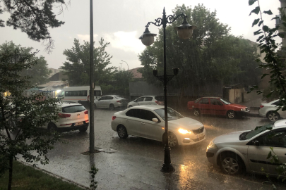 Erzincan’da dolu ve heyelan ulaşımı olumsuz etkiledi