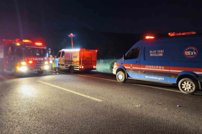 Bariyerlere çarpan yolcu otobüsü alev aldı: 3 ölü, 20 yaralı