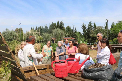 Organik atıklar komposta dönüşüyor
