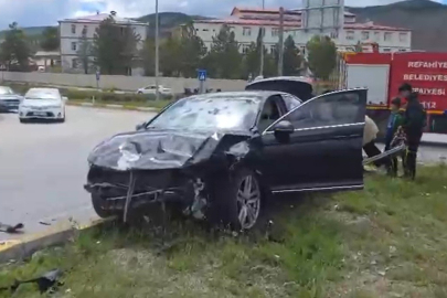Refahiye'de iki otomobil çarpıştı: 6 yaralı