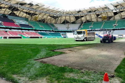 Konya Büyükşehir Stadyumu’nun zemininde renovasyon çalışması başlatıldı
