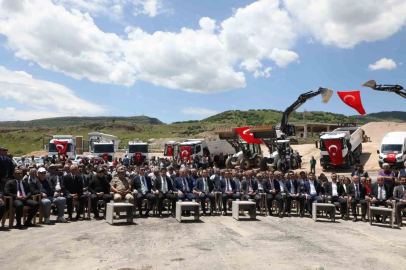 Tunceli’de 120 kilometrelik sıcak asfalt hedefi için ilk adım atıldı
