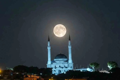 Edremit’te dolunay ve Ulu Cami buluşması görsel şölen sundu
