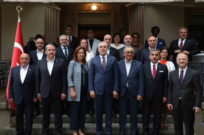 Bakan Işıkhan, işçi ve işveren temsilcileriyle Cenevre’de bir araya geldi
