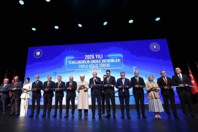 Bakan Bayraktar: "30 milyar dolarlık yatırımla, 30 bin kilometre uzunluğunda elektrik iletim hatları inşa edeceğiz"
