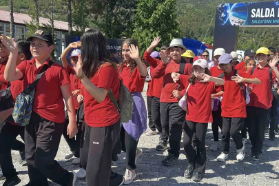 Salda Gölü kıyısında bilim şöleni: Öğrenciler ve bilim insanları bir araya geldi
