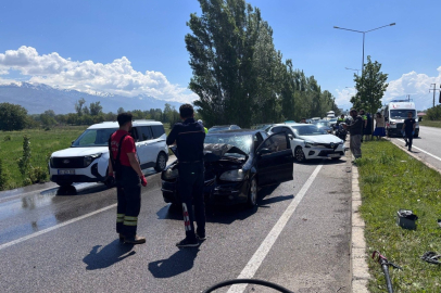 Erzincan’da 4 araçlı zincirleme kaza