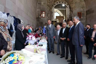 Tarihi mekanda el emeği ürünler görücüye çıktı
