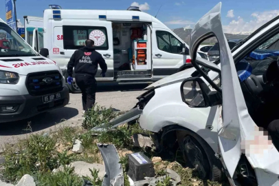 Van’da otomobiller çarpıştı: 4 ölü, 2 yaralı