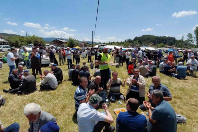 Geleneksel Hacet Bayramı’nda yarım tondan fazla et dağıtıldı
