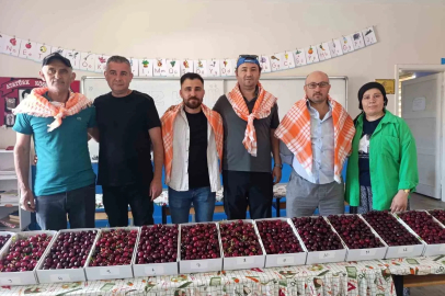 Binlerce insan Kiraz Festivali için Börez’e akın etti

