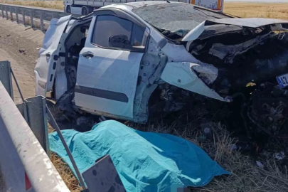 Mardin’de otomobil refüje çarptı: 1 ölü, 2 yaralı