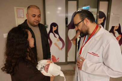 Anne karnında önce kan nakli, ardından ameliyat: Hayata bin 600 gramla tutundu
