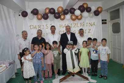 Cizre’de 5 yaşındaki çocuk 22 sureyi dinleyerek ezberledi

