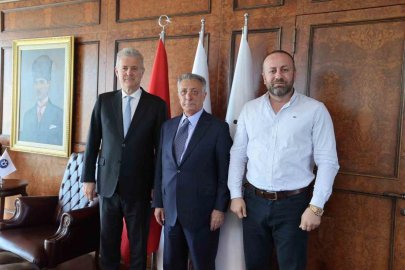 Altay’da Başkan Sinan Kanlı, Ahmet Nur Çebi ve Mahmut Özgener buluştu
