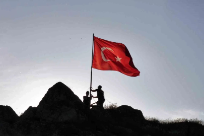 Sivas’ta bu kalede 8 asırdır Türk’ün bayrağı dalgalanıyor
