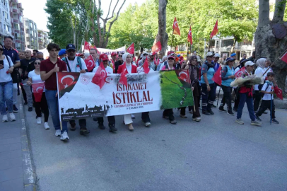 Kurtuluş Savaşı’ndaki milli ruhu 95 kilometre yürüyerek yaşattılar

