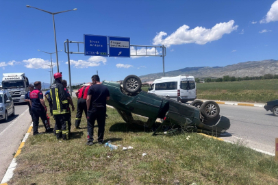 Erzincan’da takla atan otomobilde 2 kişi yaralandı