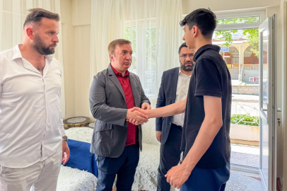 Vali Aydoğdu, babasını kaybeden öğrencinin ailesini ziyaret etti