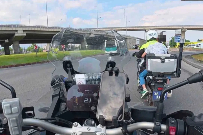 Sınava gireceği okulu karıştıran öğrenciyi motosikletli polisler yetiştirdi
